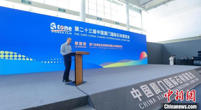 主辦方之一的惠州會(huì)展金泓信副董事長(zhǎng)賴國(guó)香致辭?！?huì)展金泓信供圖